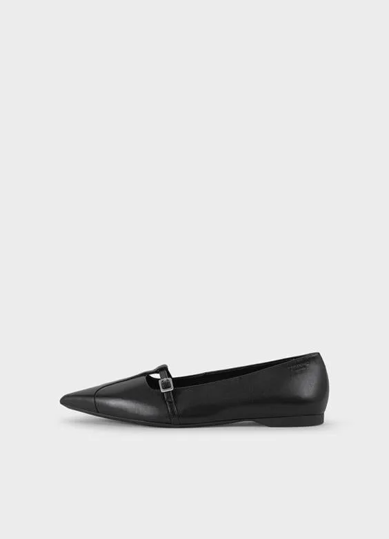Hermine Flats in Black